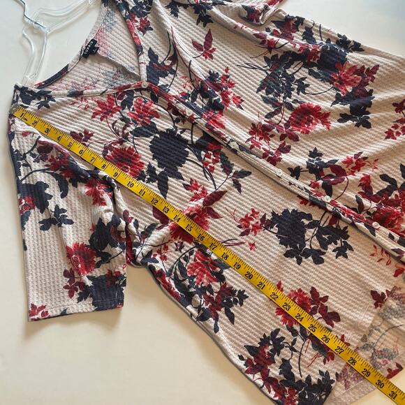 Torrid Hilo Floral Waffle Knit Tee Womens 1X Favorite V-Neck Tunic Top - Picture 10 of 10